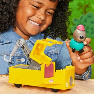 Peppa Pig Toys Granddad Dogs Tow Truck Set with Figure Preschool Toys for Ages 3