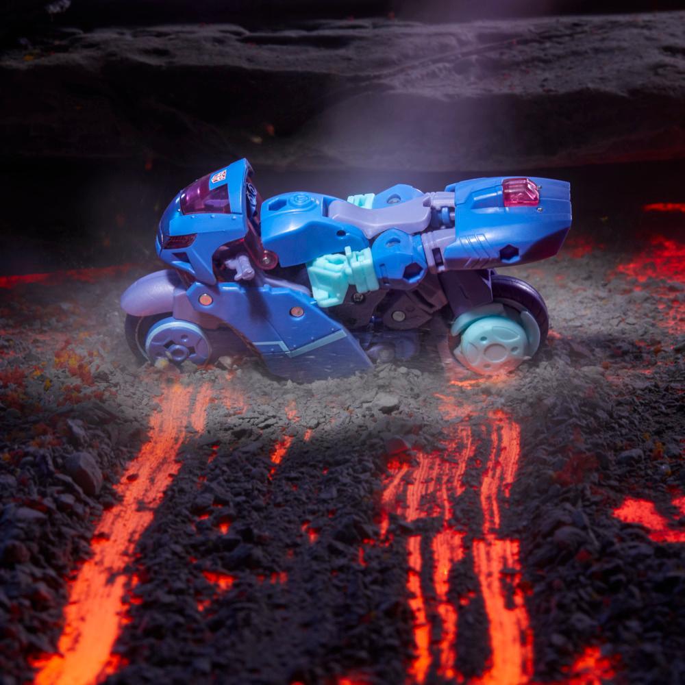 Transformers Legacy United Deluxe Cyberverse Universe Chromia 55 Action Figure 8 - Image 2