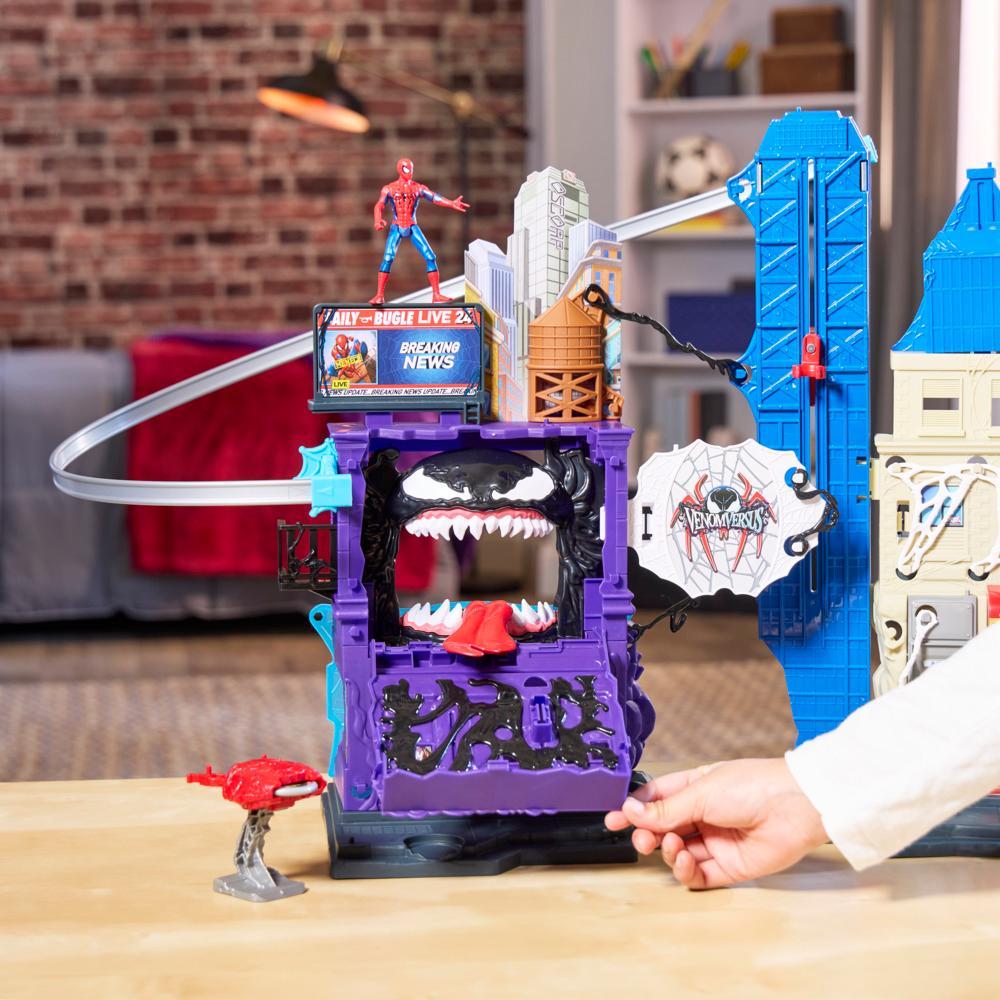 Marvel Spider-Man VenomVersus Web Slinging City Playset - Image 2